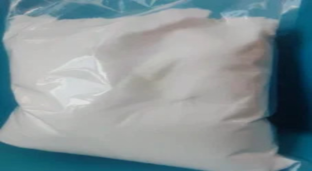 Person using activation powder with SSD chemical to clean black money